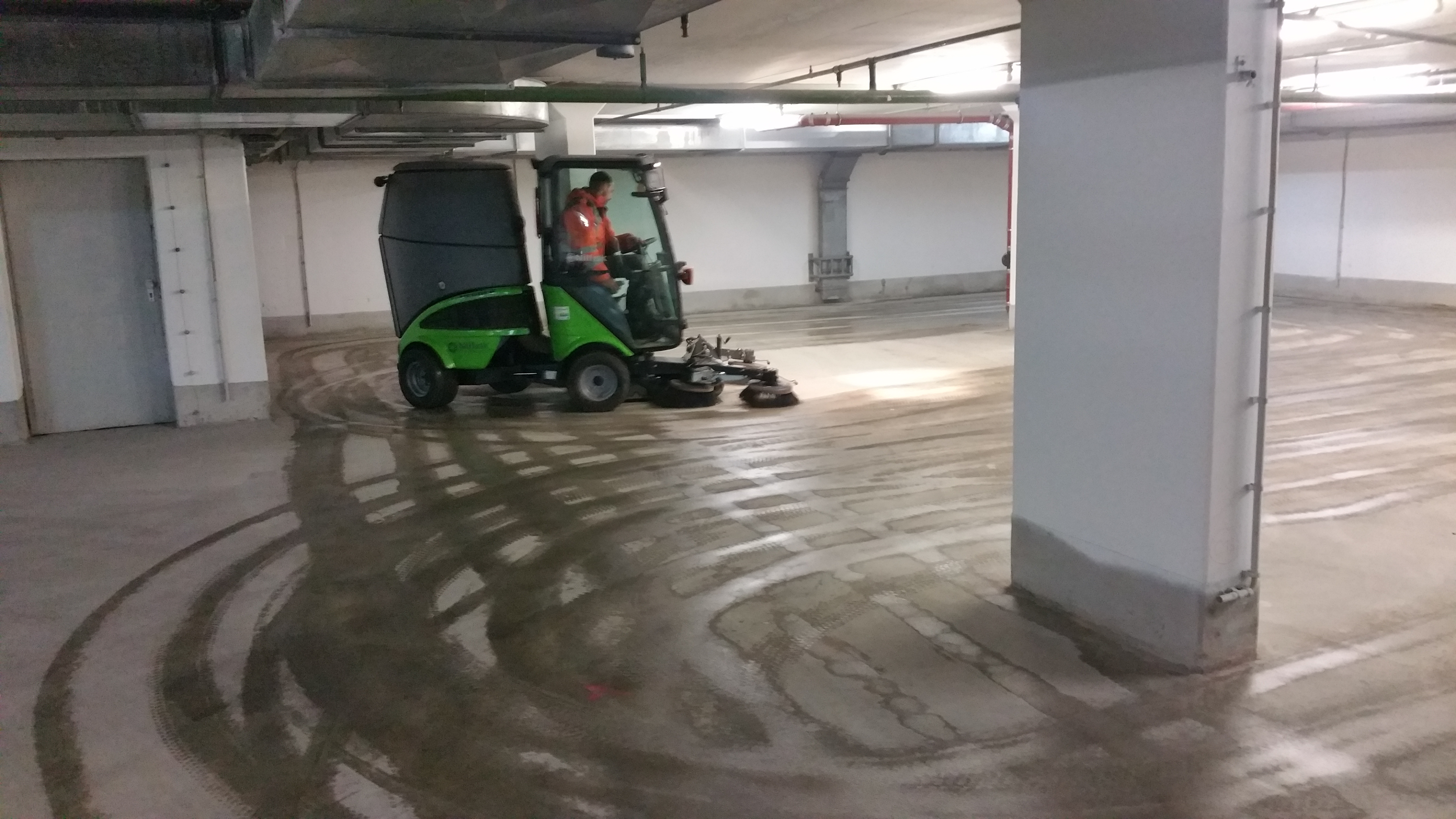 Tiefgaragenreinigung